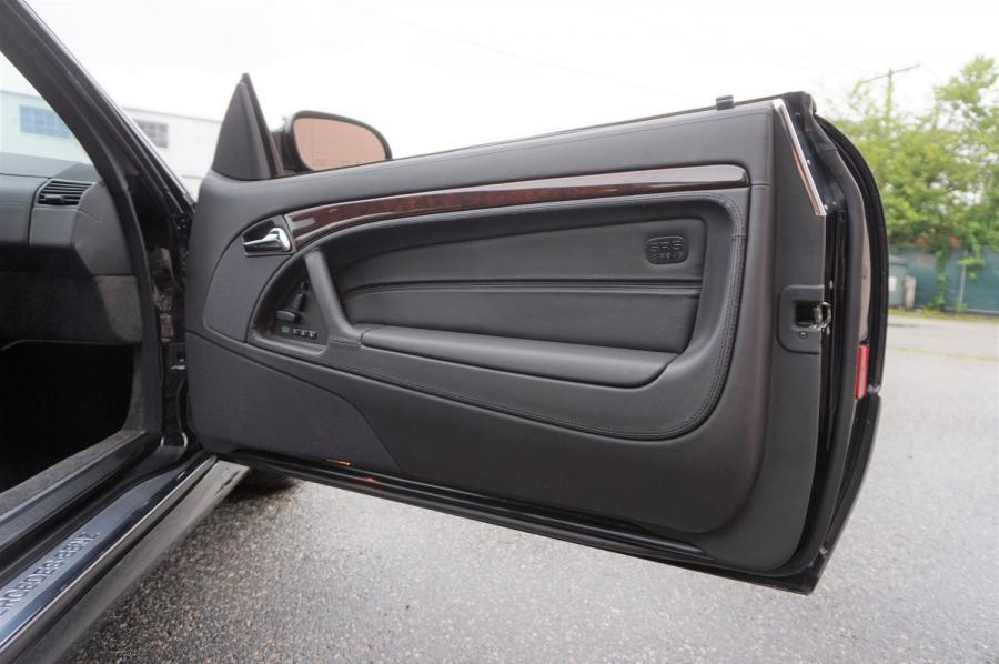 Детали интерьера Mercedes-Benz SL600 (R129) 2001 года  (фото 11 из 20)